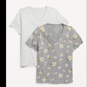 Old Navy Daisy Print Gray V-neck t shirt